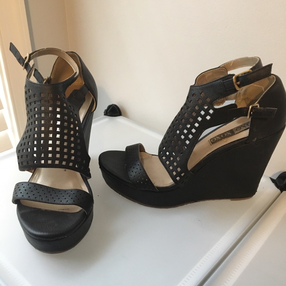 Black wedges xoxo